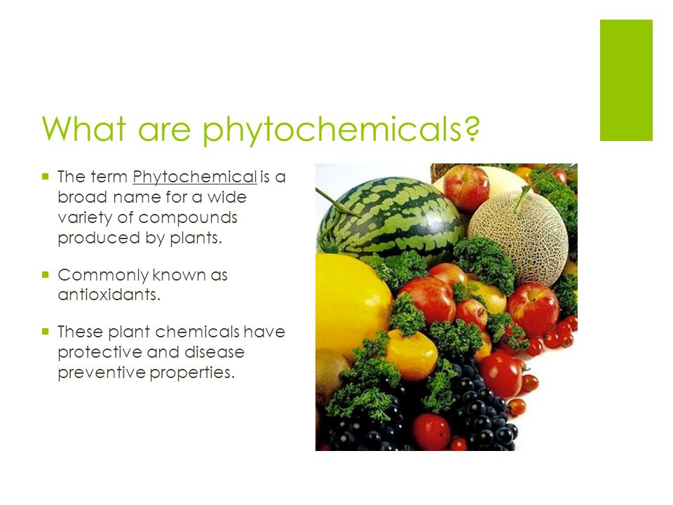 Chất phytochemical là những hợp chất tự nhiên được tìm thấy trong trái cây và rau quả chúng ta ăn (hoặc nên ăn) hàng ngày. Chất phytochemical giúp tạo màu cam cho quả cam và làm cho quả dâu tây có màu đỏ. Quan trọng hơn, chúng có thể bảo vệ chúng ta khỏi một số căn bệnh nguy hiểm nhất đang đe dọa chúng ta -- những căn bệnh như ung thư và bệnh tim. Các nhà nghiên cứu biết rằng chất phytochemical có đặc tính chống oxy hóa (có nghĩa là chúng bảo vệ chống lại các chất được gọi là "gốc tự do" có thể gây hại cho các tế bào khỏe mạnh)